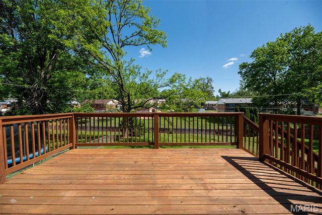 9041 Lemona Drive, St Louis, MO 63123