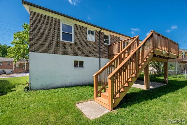 9041 Lemona Drive, St Louis, MO 63123
