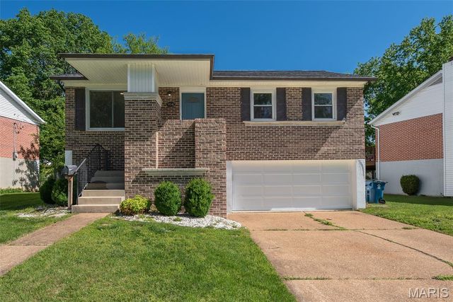 9041 Lemona Drive, St Louis, MO 63123