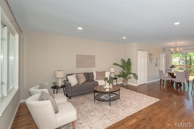 9041 Lemona Drive, St Louis, MO 63123