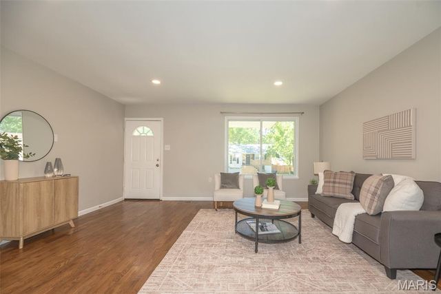 9041 Lemona Drive, St Louis, MO 63123