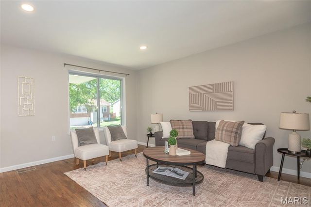 9041 Lemona Drive, St Louis, MO 63123