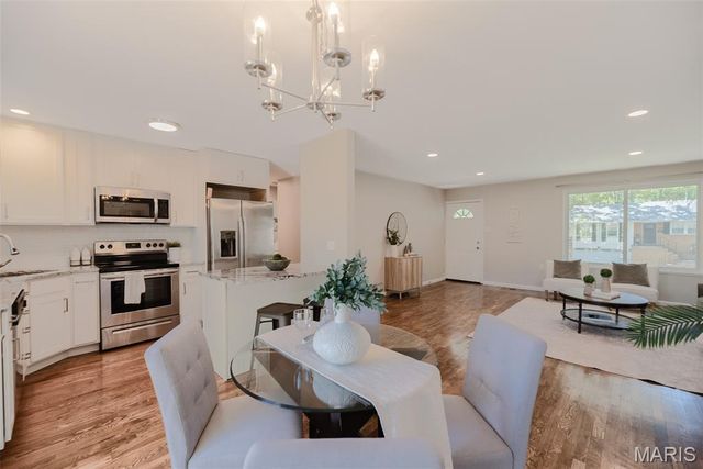 9041 Lemona Drive, St Louis, MO 63123