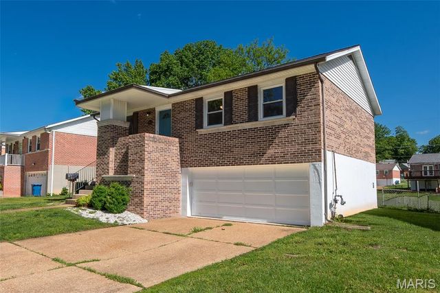9041 Lemona Drive, St Louis, MO 63123