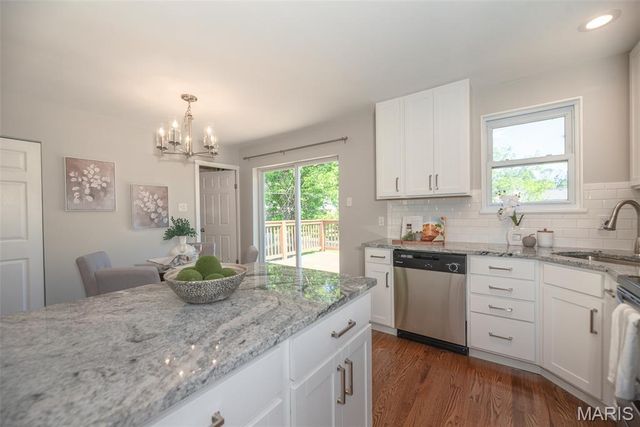 9041 Lemona Drive, St Louis, MO 63123