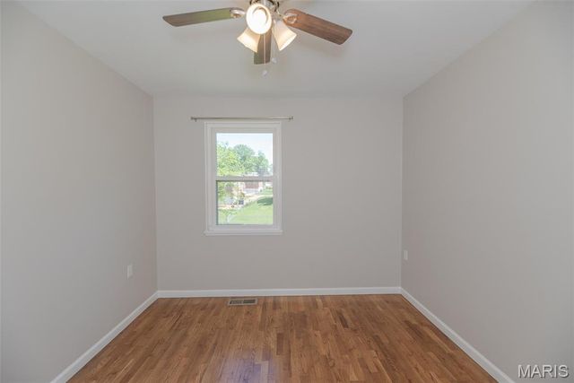 9041 Lemona Drive, St Louis, MO 63123