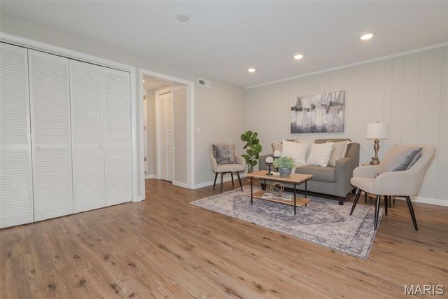 9041 Lemona Drive, St Louis, MO 63123