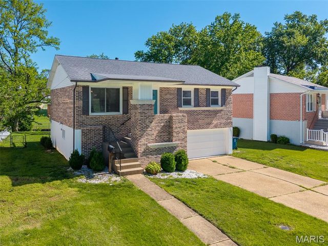 9041 Lemona Drive, St Louis, MO 63123