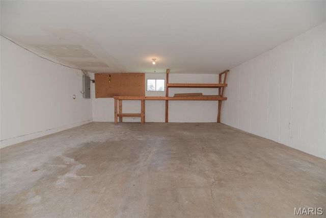 9041 Lemona Drive, St Louis, MO 63123
