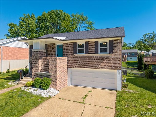 9041 Lemona Drive, St Louis, MO 63123