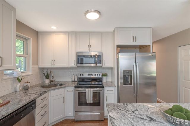 9041 Lemona Drive, St Louis, MO 63123