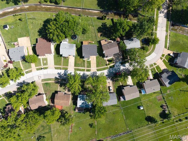 9041 Lemona Drive, St Louis, MO 63123