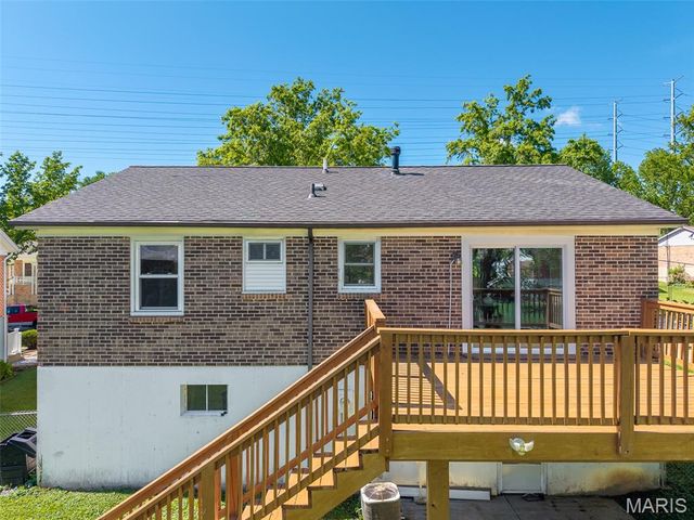 9041 Lemona Drive, St Louis, MO 63123