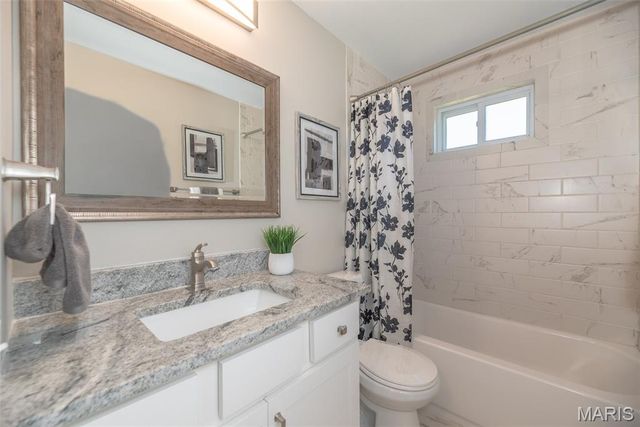 9041 Lemona Drive, St Louis, MO 63123