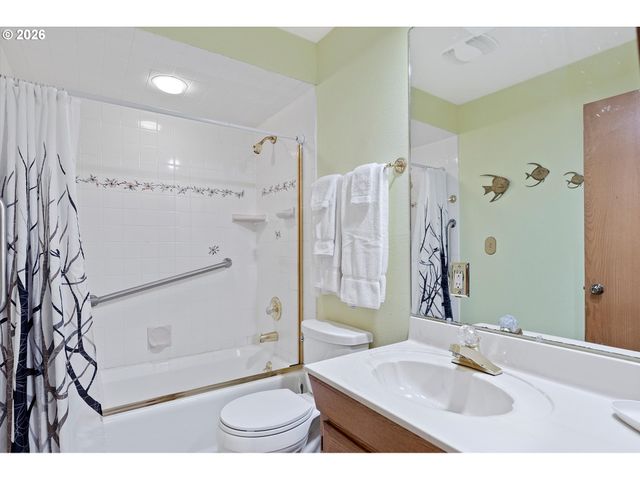 145 Nw INLET Ave 124, Lincoln City, OR 97367