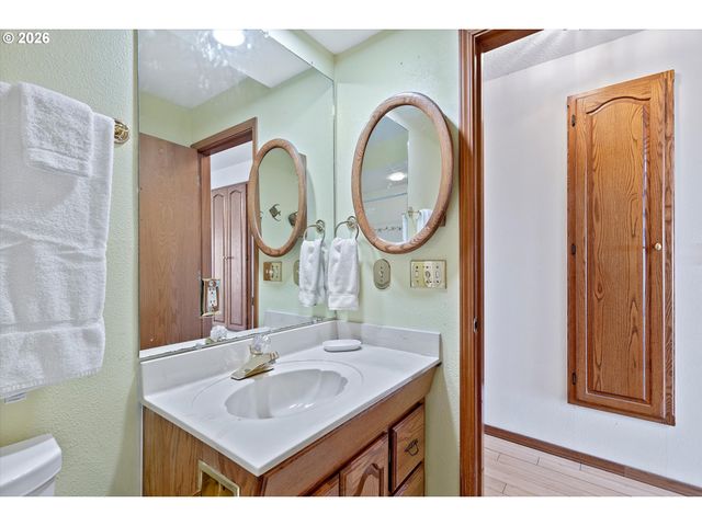 145 Nw INLET Ave 124, Lincoln City, OR 97367