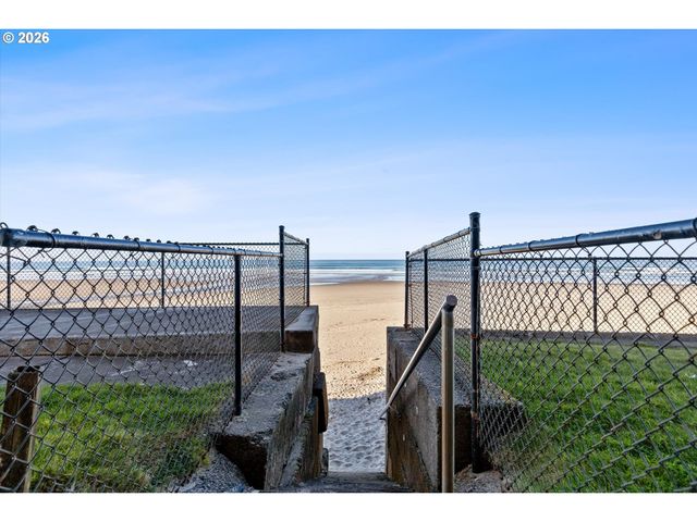 145 Nw INLET Ave 124, Lincoln City, OR 97367