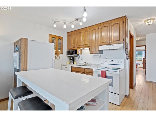 145 Nw INLET Ave 124, Lincoln City, OR 97367