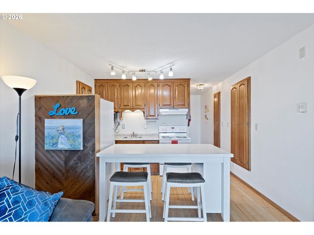145 Nw INLET Ave 124, Lincoln City, OR 97367