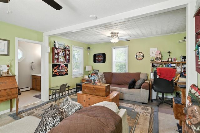 52 Emmett St, Chicopee, MA 01020