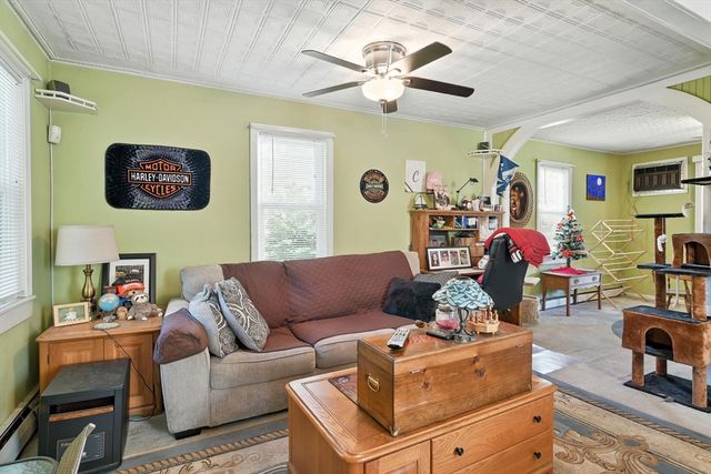 52 Emmett St, Chicopee, MA 01020