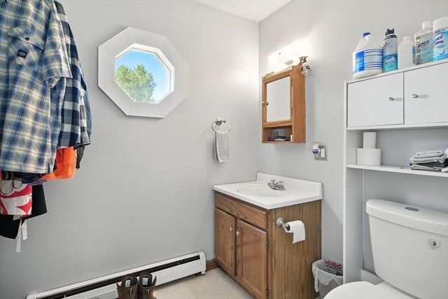 52 Emmett St, Chicopee, MA 01020
