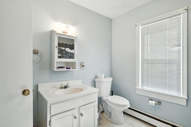 52 Emmett St, Chicopee, MA 01020