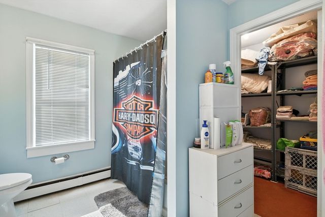 52 Emmett St, Chicopee, MA 01020
