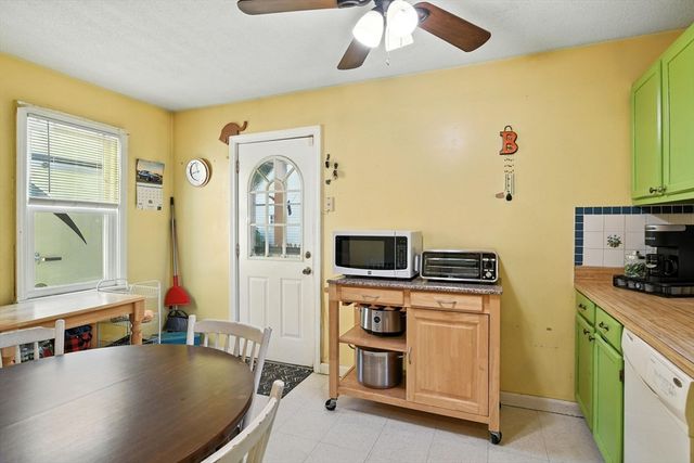 52 Emmett St, Chicopee, MA 01020