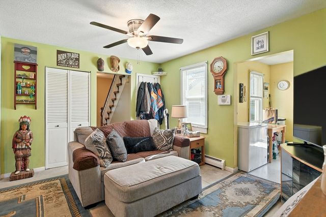52 Emmett St, Chicopee, MA 01020
