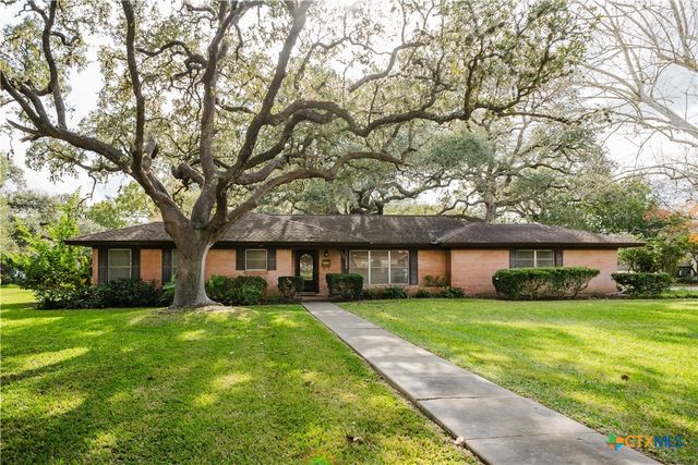 1209 Moss Lane, Cuero, TX 77954