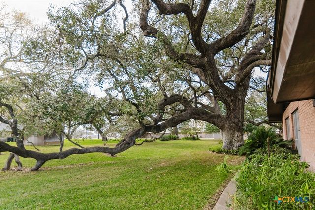 1209 Moss Lane, Cuero, TX 77954