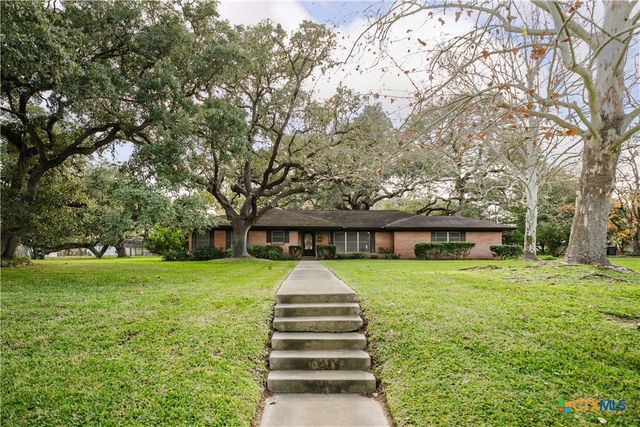 1209 Moss Lane, Cuero, TX 77954