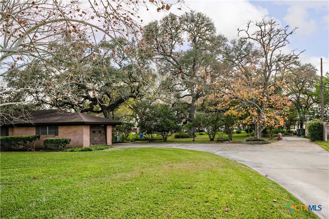 1209 Moss Lane, Cuero, TX 77954