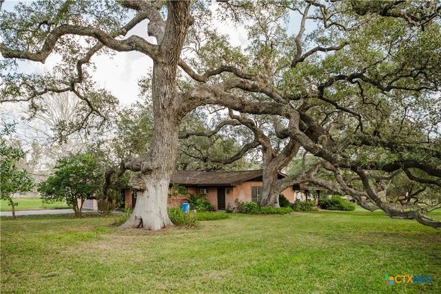 1209 Moss Lane, Cuero, TX 77954