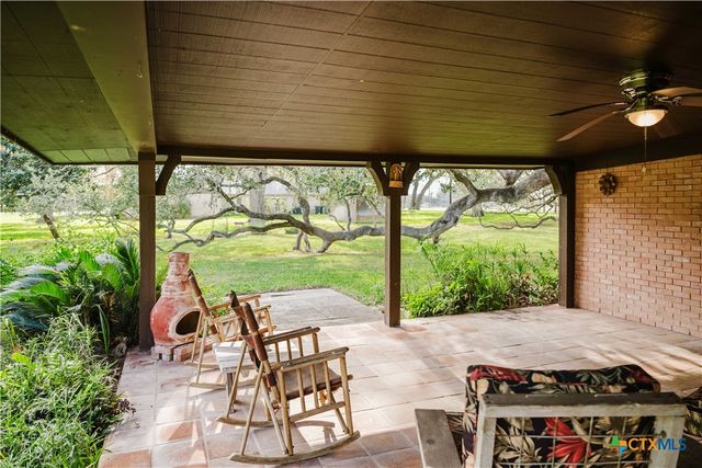 1209 Moss Lane, Cuero, TX 77954