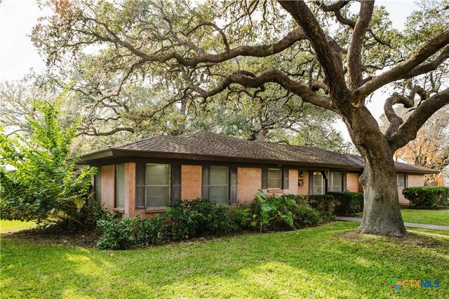 1209 Moss Lane, Cuero, TX 77954