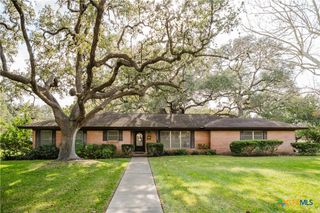 1209 Moss Lane, Cuero, TX 77954