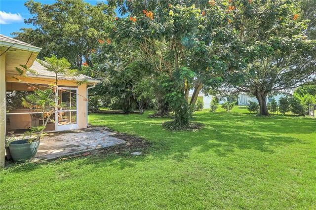1015 SE 4th PL, Cape Coral, FL 33990
