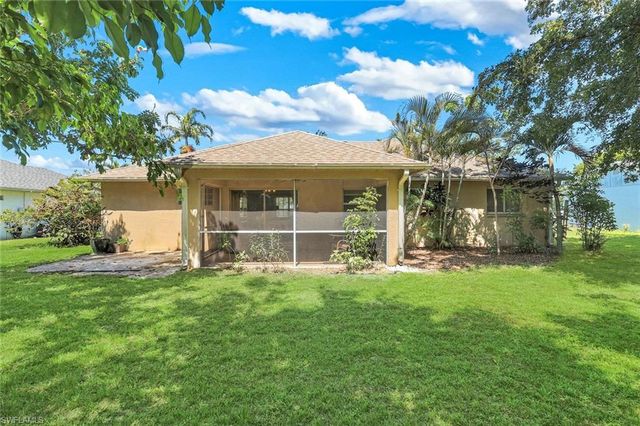 1015 SE 4th PL, Cape Coral, FL 33990