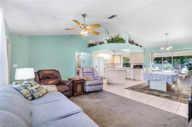 1015 SE 4th PL, Cape Coral, FL 33990