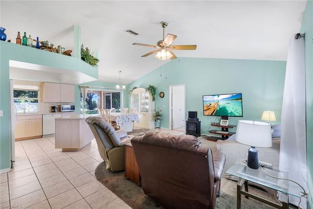 1015 SE 4th PL, Cape Coral, FL 33990
