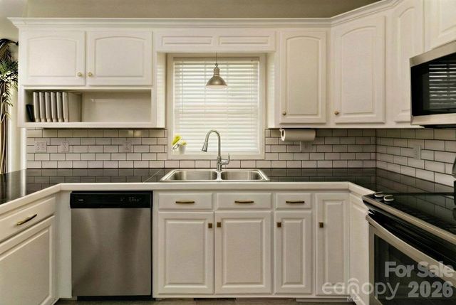 2877 Cabin Creek Drive, Catawba, NC 28609