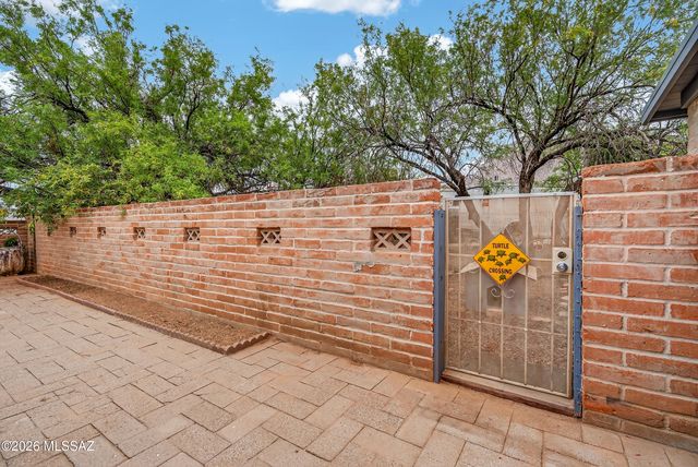 502 W Hardy Road, Oro Valley, AZ 85704