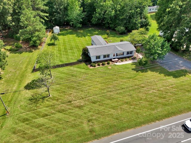 329 W Red Cross Road, Oakboro, NC 28129