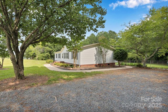 329 W Red Cross Road, Oakboro, NC 28129