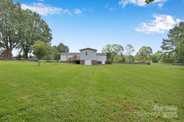 329 W Red Cross Road, Oakboro, NC 28129