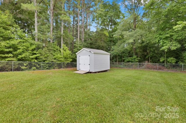 329 W Red Cross Road, Oakboro, NC 28129