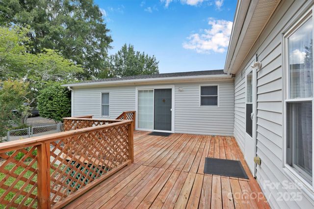 329 W Red Cross Road, Oakboro, NC 28129