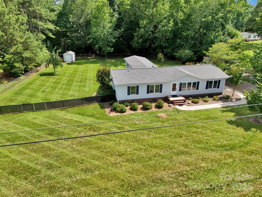 329 W Red Cross Road, Oakboro, NC 28129